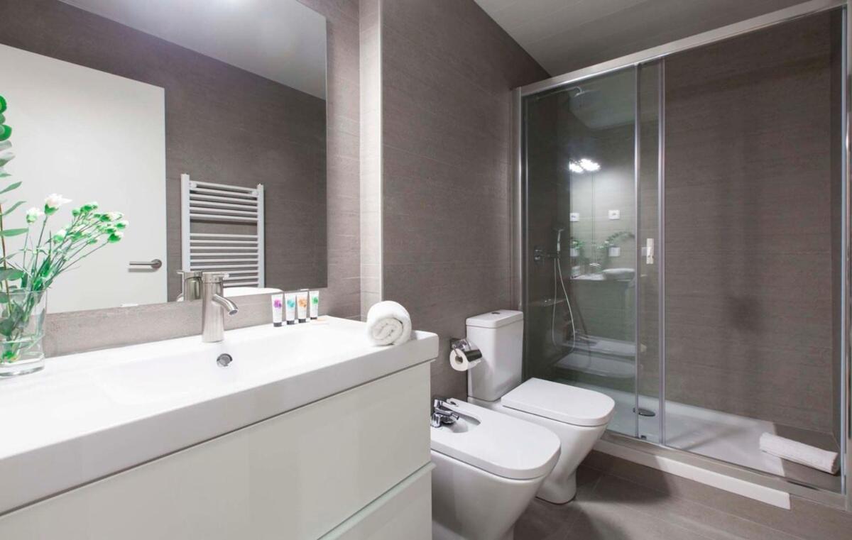 Perfectly Located 4Bed 4Bath Apartment In Barcelona 3 1 Eksteriør billede