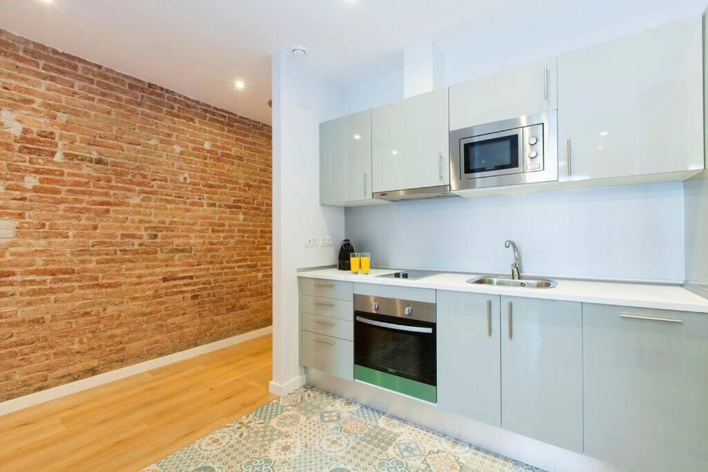 Perfectly Located 4Bed 4Bath Apartment In Barcelona 3 1 Eksteriør billede